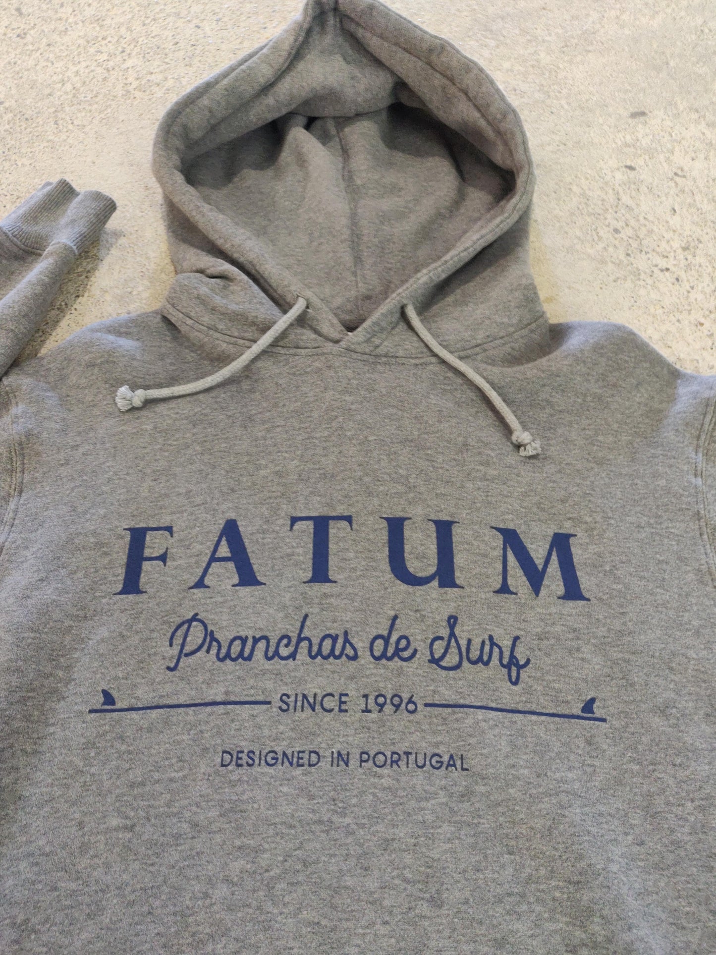 Fatum Fishing Hoodie in Concrete