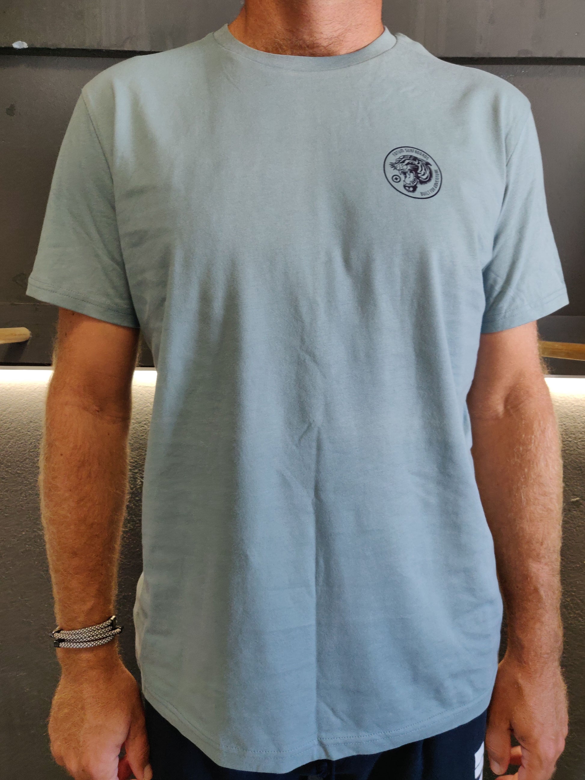 Fatum Tiger Tee in Blue. Model is wearing an XL and is 186cm and 86kg.